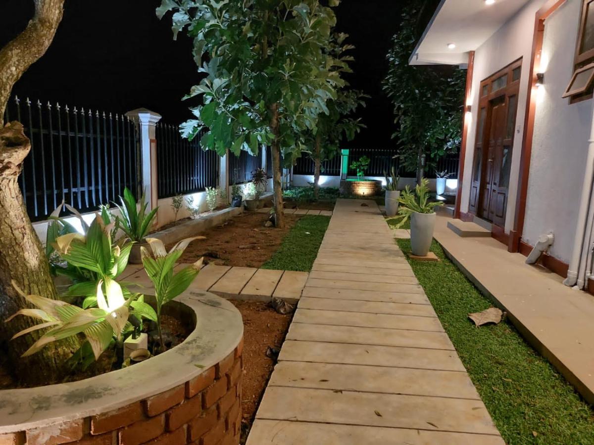 Green Shield Resort Anuradhapura Exterior foto