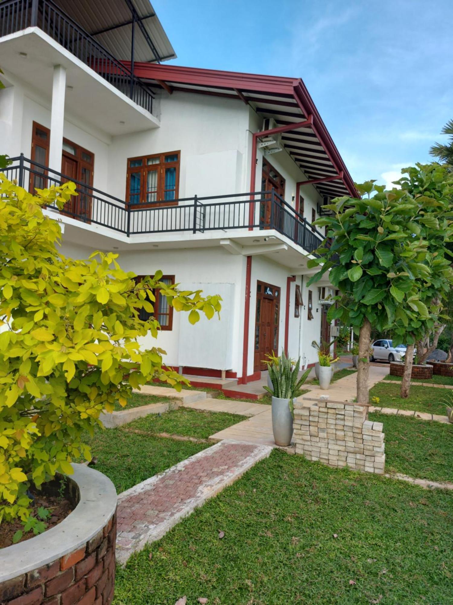 Green Shield Resort Anuradhapura Exterior foto