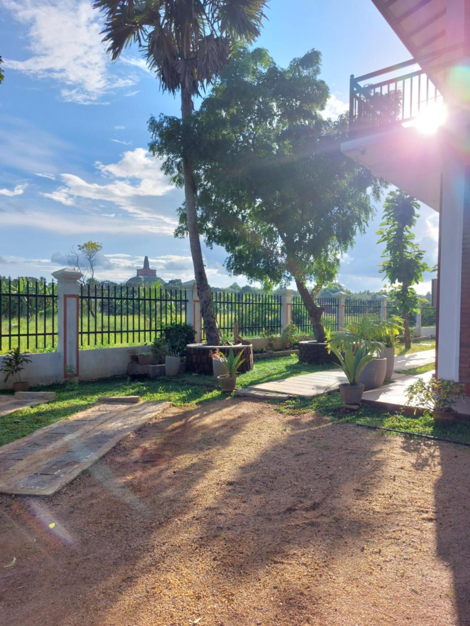 Green Shield Resort Anuradhapura Exterior foto