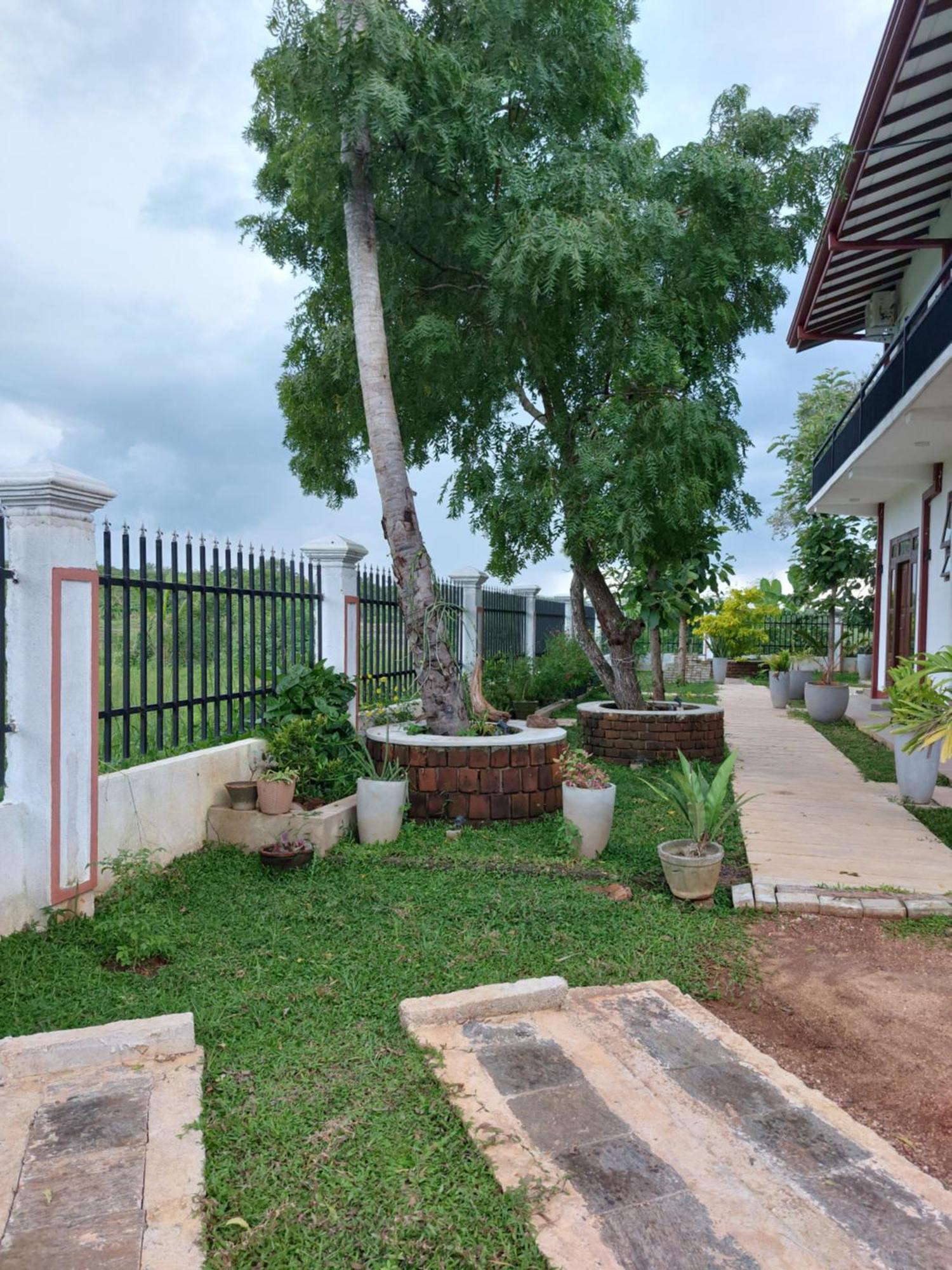 Green Shield Resort Anuradhapura Exterior foto